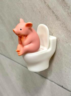 【厕所新搭子】马桶小猪摆件桌面家居好物房间装饰创意改造小物件