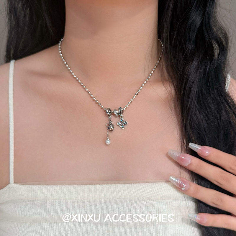 高级感神秘鸢尾花香水瓶吊坠项链小众独特设计感精致锁骨链颈链