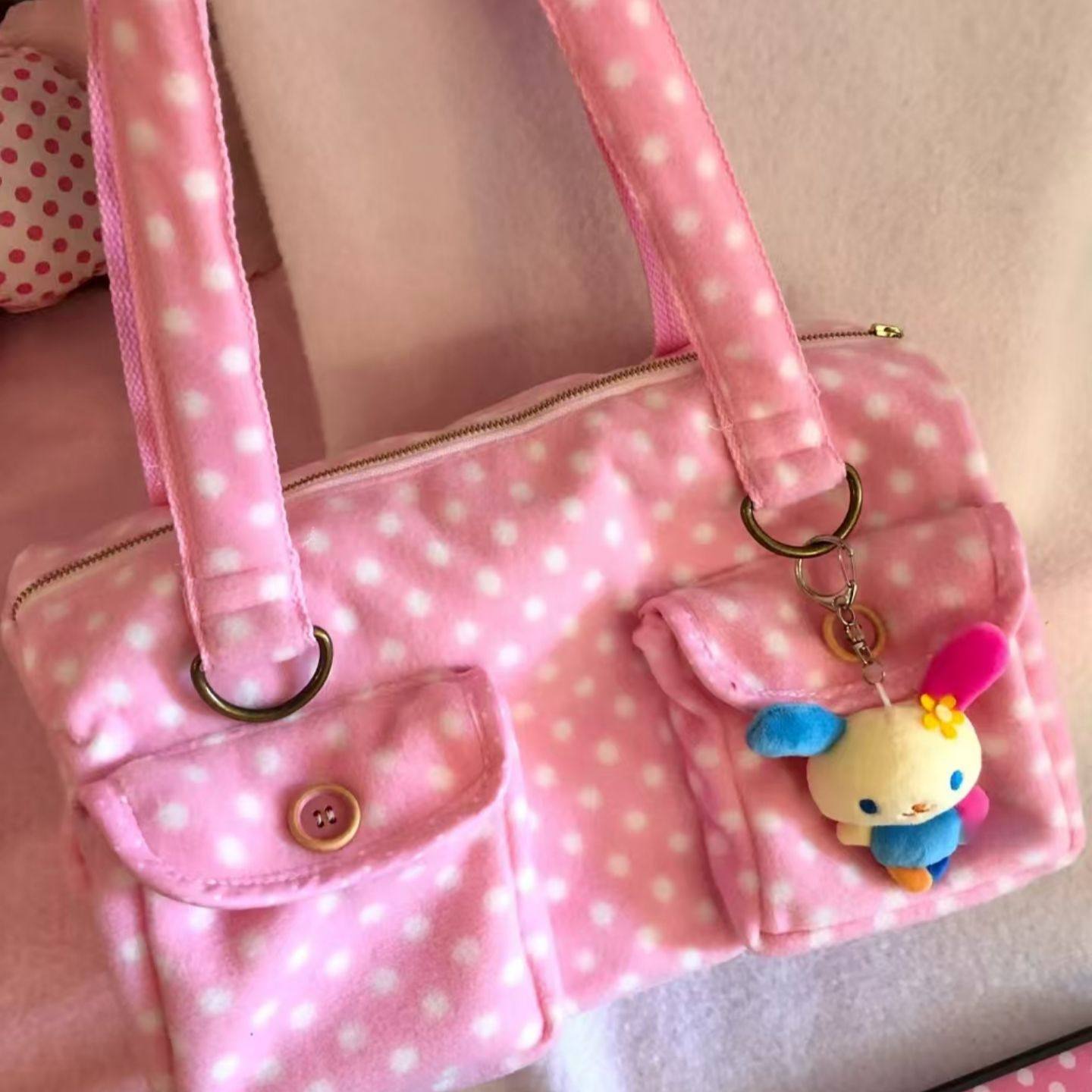 古早波点毛绒绒粉色系波士顿包