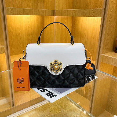 Lingge diagonal cross goddess bag菱格斜跨女神包