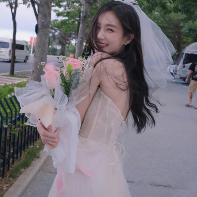 白色晚礼服裙女高级感高端轻奢小众生日婚纱成人法式敬酒抹胸毕业