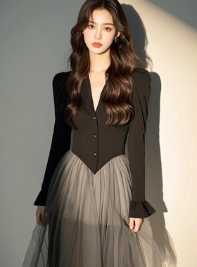 富家千金高级感穿搭赫本风黑色拼接网纱连衣裙子2025新款女装春季