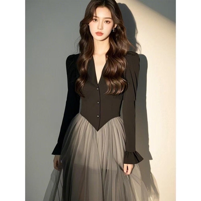 富家千金高级感穿搭赫本风黑色拼接网纱连衣裙子2025新款女装春季