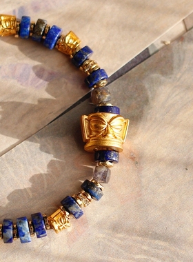 ET新中式三星堆面具天然青金石榴石草莓晶包金原创新年红爱情手链