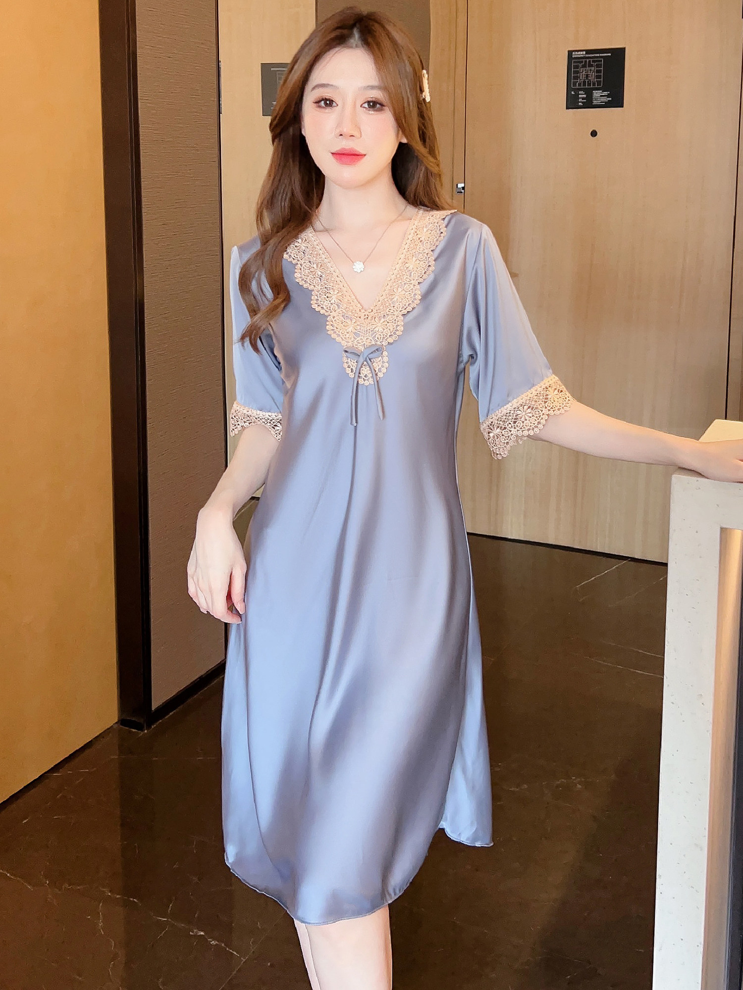 여성을위한 얼음 실크 잠옷 여름 2024 새로운 섹시한 수 놓은 잠옷 실크 얇은 반팔 드레스 홈웨어