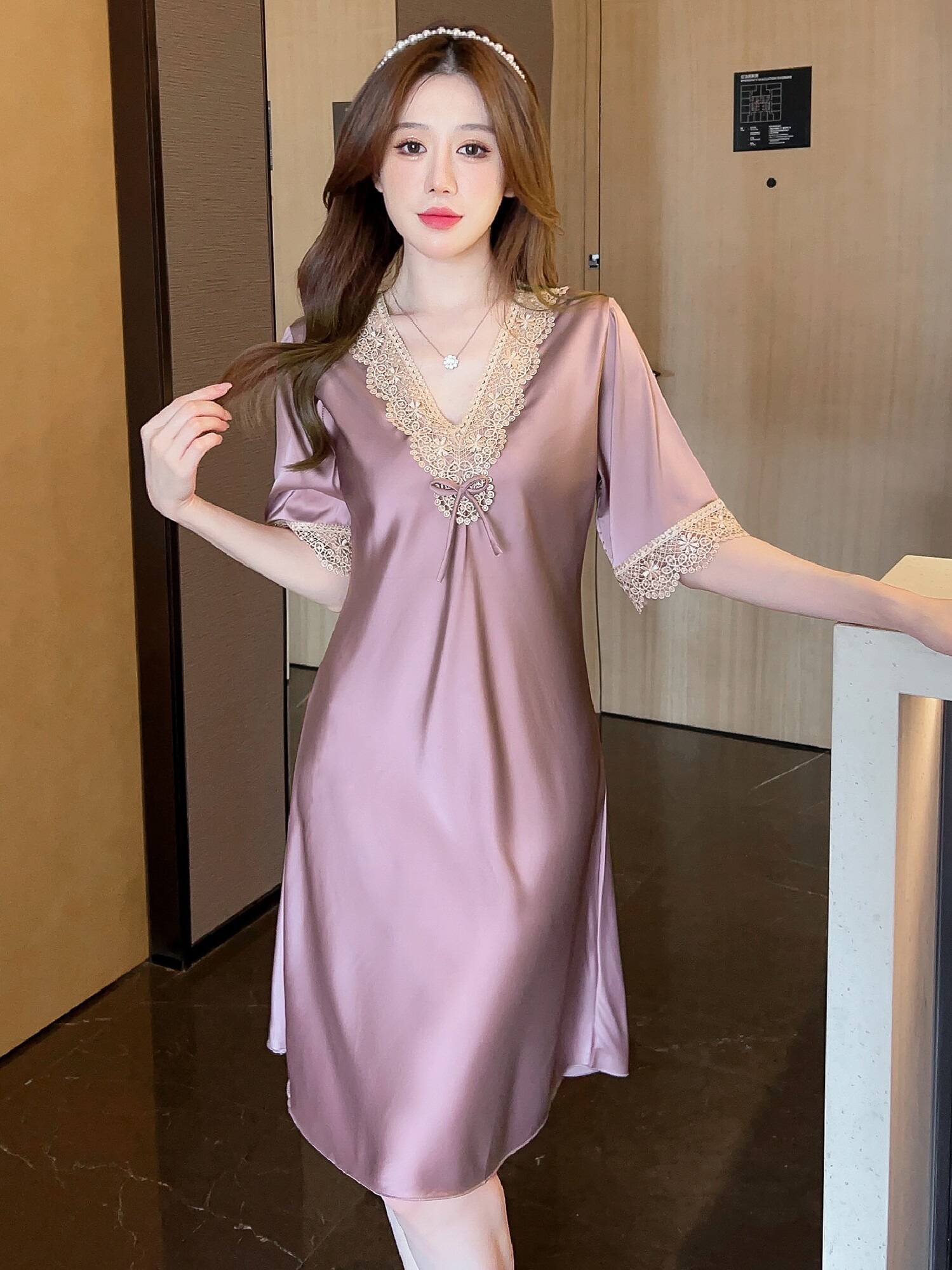 여성을위한 얼음 실크 잠옷 여름 2024 새로운 섹시한 수 놓은 잠옷 실크 얇은 반팔 드레스 홈웨어