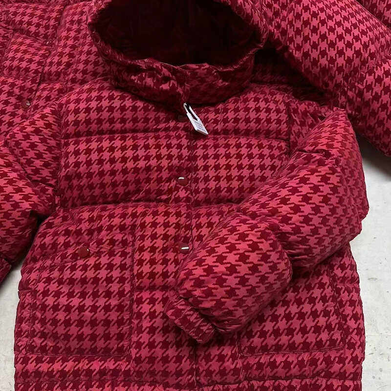 现货 男女童加厚鹅绒植绒精品红色千鸟格羽绒服