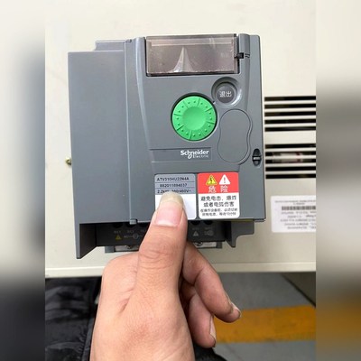 95新施耐德变频器ATV310HU22N4A 议价