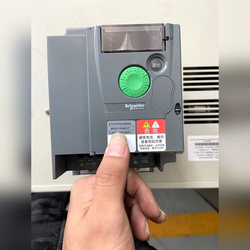 95新施耐德变频器ATV310HU22N4A 议价