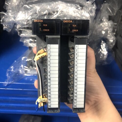 三菱 Q62DA 功能包好实物图 原装PLC模块 议价