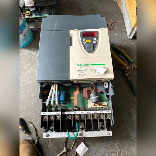 AT71HD15N4Z 施耐德71变频器15kw 成色如图 议价