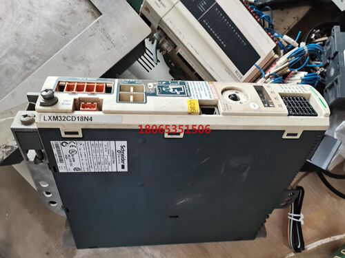 施耐德驱动器 LXM32CD18N4 实物图有故障需
