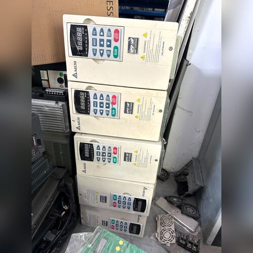 变频器VFD037V43A-2功率3.7KW电压380V 议价