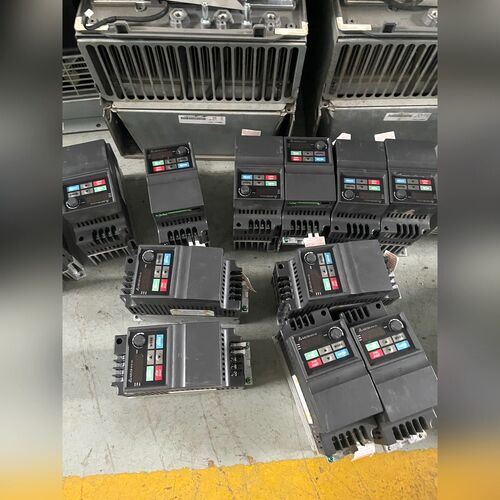 变频器VFD007EL43A 成色很漂亮0.75KW 3 议价
