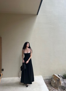 倪拉已绝版______洒脱小姐~ 绝美精致兼具/鱼骨蕾丝大摆连衣裙