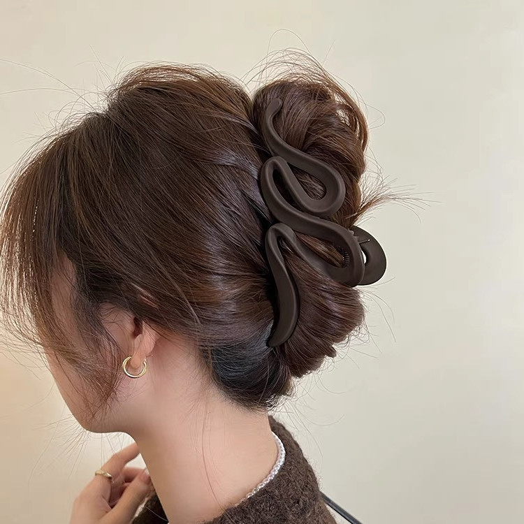 恰掐披弄发梢竖夹子扎发