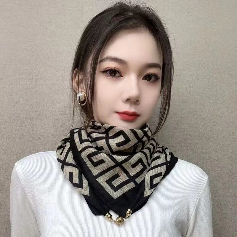小方巾女款2026新款丝巾磁吸扣图片