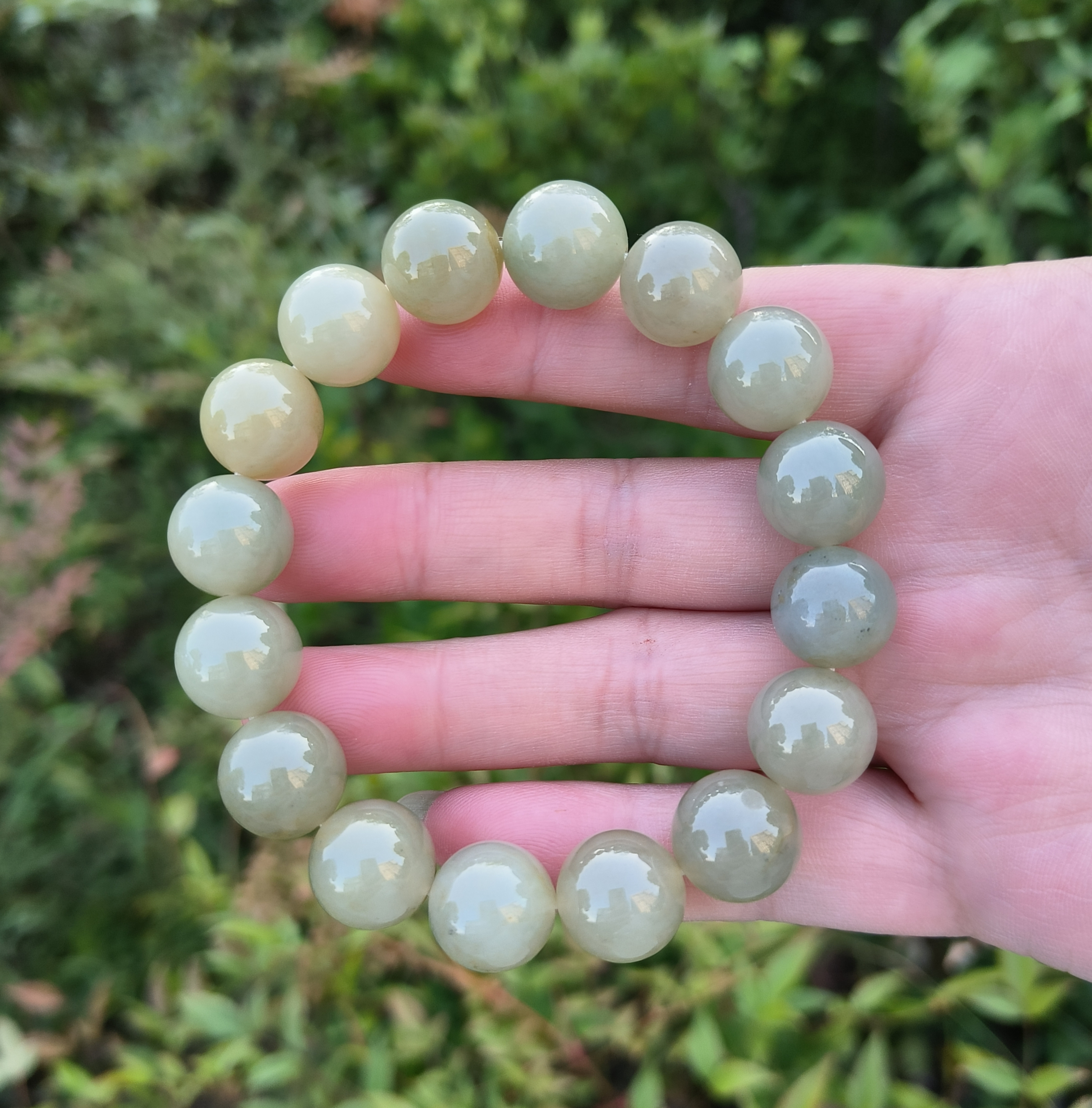 卡13.7淡茶黄翡翠手串男款正宗天然缅甸翡翠A货特色