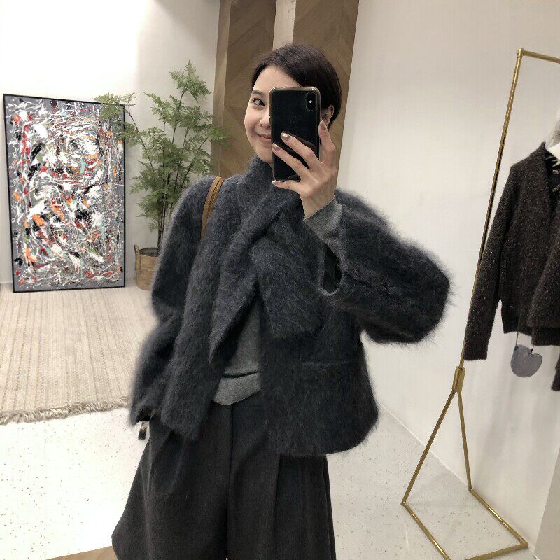 短款高级感灰色围巾大衣女秋冬