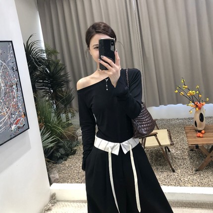 2025秋季新款时尚百搭显瘦长袖T恤女设计感小众修身打底衫上衣潮