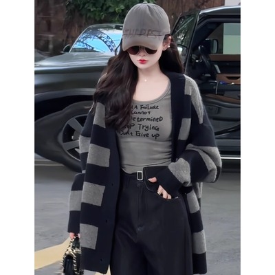 秋冬新款复古撞色条纹针织开衫