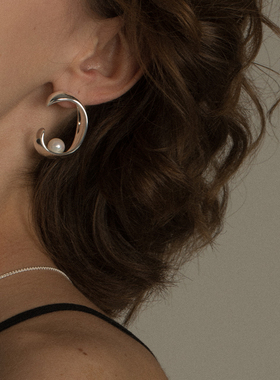 人体曲线珍珠耳环 UNFOLDS小众气质职场耳饰简约优雅百搭63OAKAVE