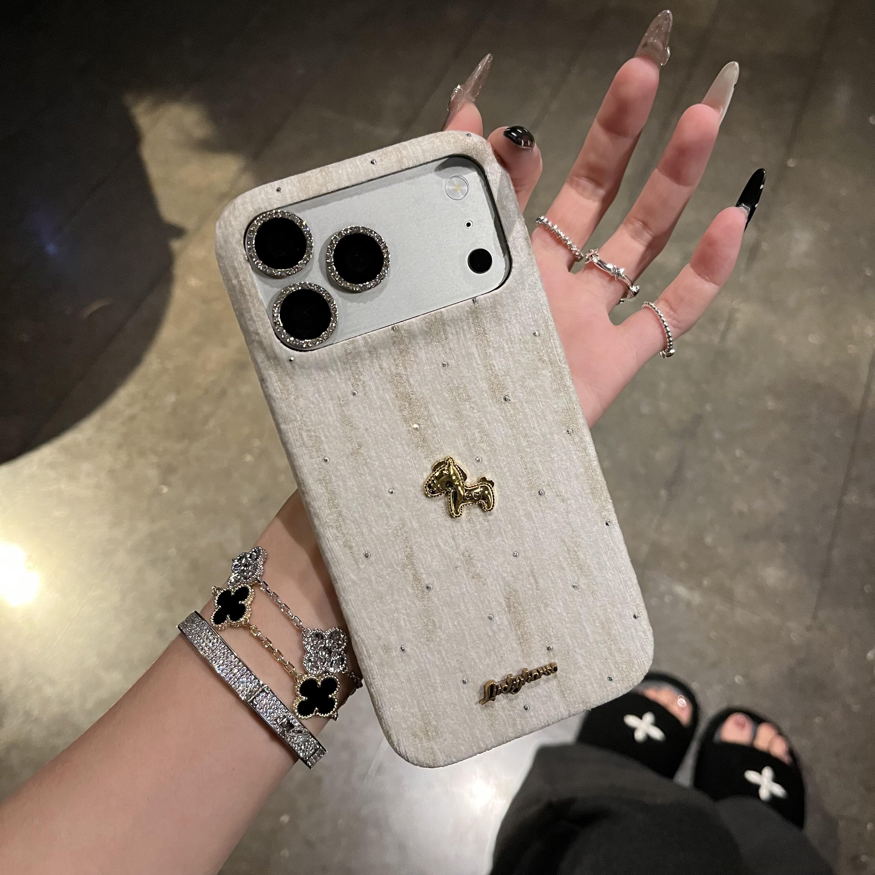 马年新款小香风丝绒适用苹果17promax氛围感手机壳高级感小众iPhone16pro保护防摔边框15pro保护套创意可爱14,3C数码配件,手机保护套/壳,淘宝优惠券,粉丝福利购,淘宝优惠卷