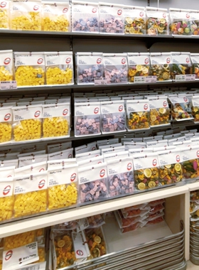 几多全长沙鲜食商店黑色经典薯片椰香脆卷夏威夷果仁玉米棒鱿鱼酥