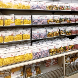 几多全长沙鲜食商店黑色经典 薯片椰香脆卷夏威夷果仁玉米棒鱿鱼酥