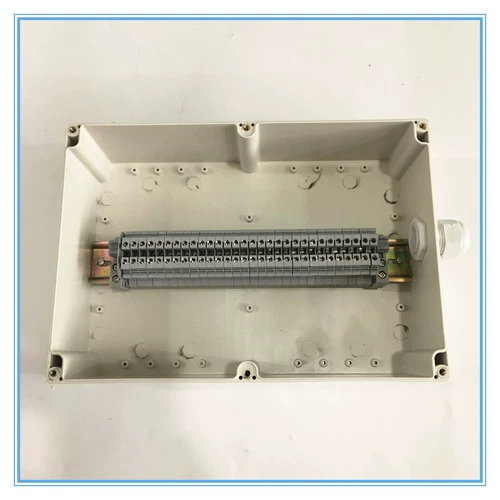 30p клеммная коробка в помещении и внешнем переключенном кабеле двигателя над проволочной коробкой для управления рабочим коробкой