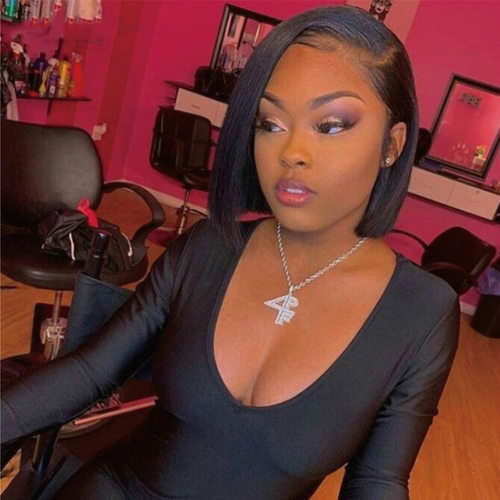 African Women With Side-parted Short Straight Bobo Hair, Che