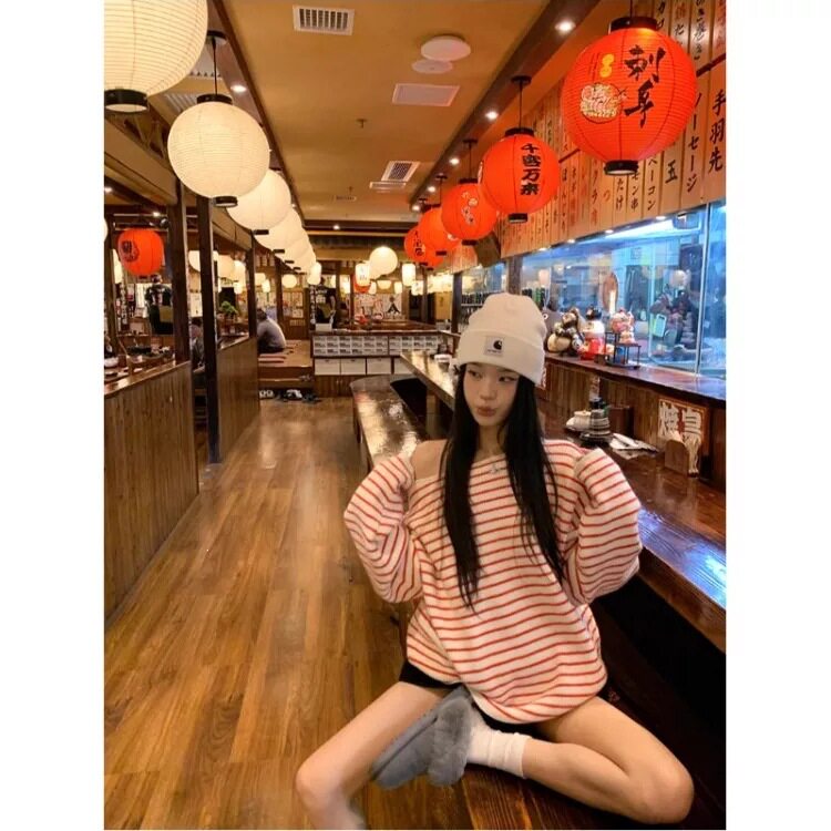 红白条纹斜肩长袖毛衣慵