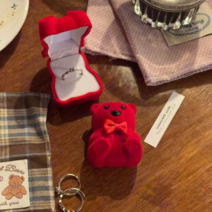 “红色可爱小熊戒指盒”可爱有趣饰品收纳耳钉戒指送女朋友戒指盒