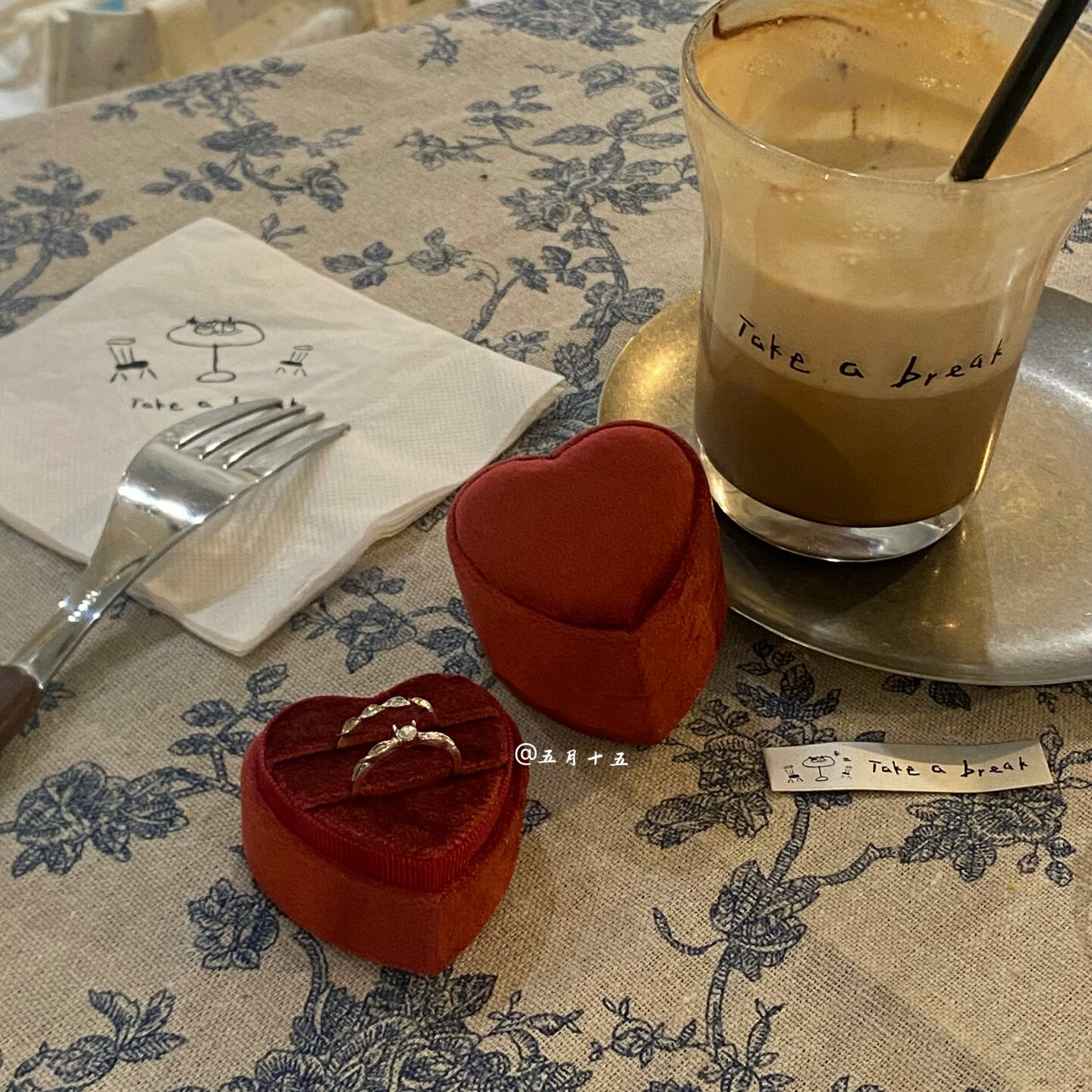 橘红爱心对戒单戒耳钉订婚求婚表白戒指盒首饰盒子图片