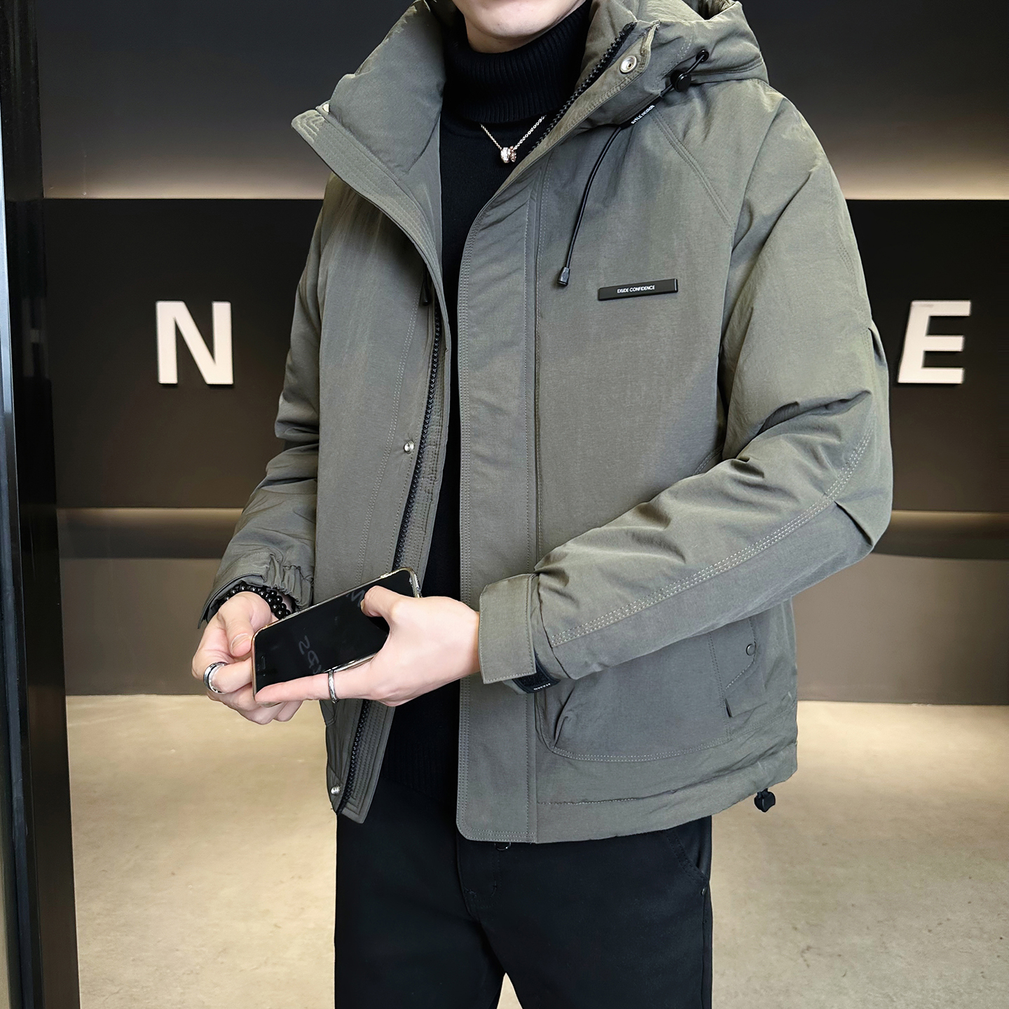 连帽高充绒量羽绒服男士2025新款军绿色加厚保暖潮流冬季男装外套