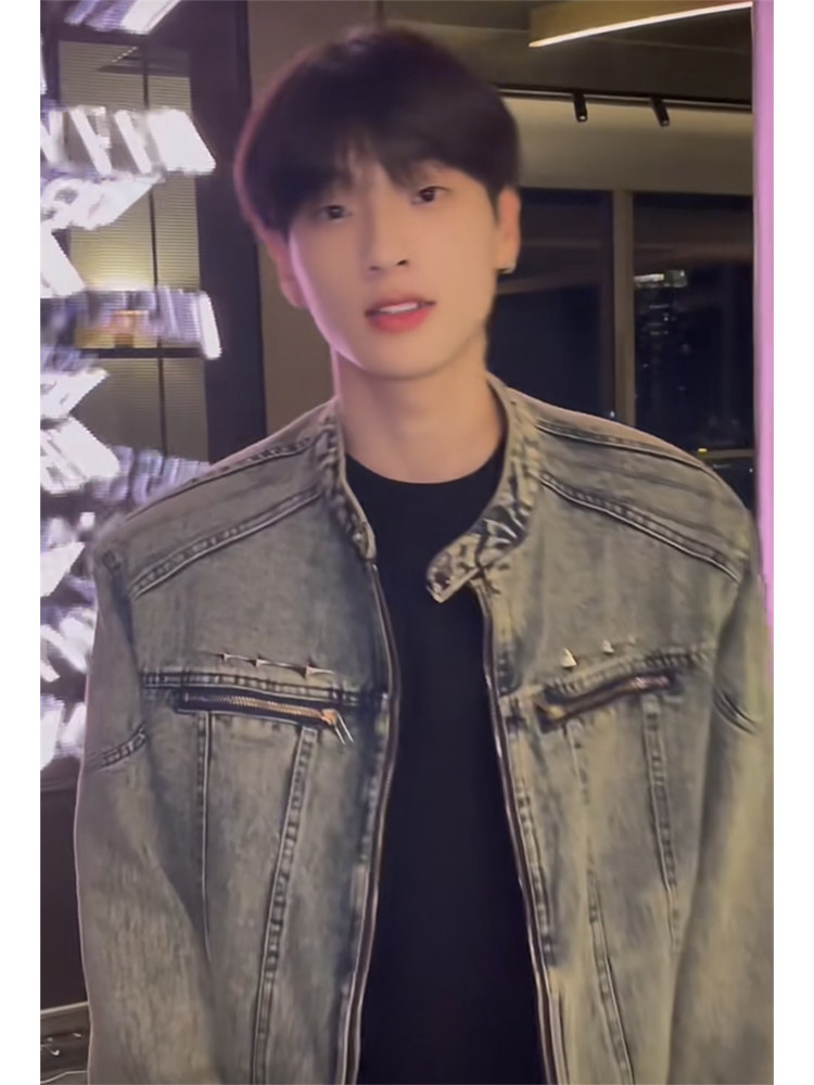 가을 남성용 쇼트 숄더패딩 데님 재킷 워싱 앤 디스트레스드 니치 디자인 재킷 고급스럽고 핸섬한 남성복