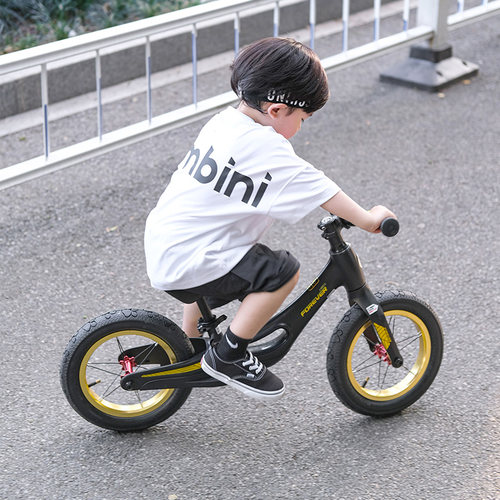 永久无脚踏儿童平衡车