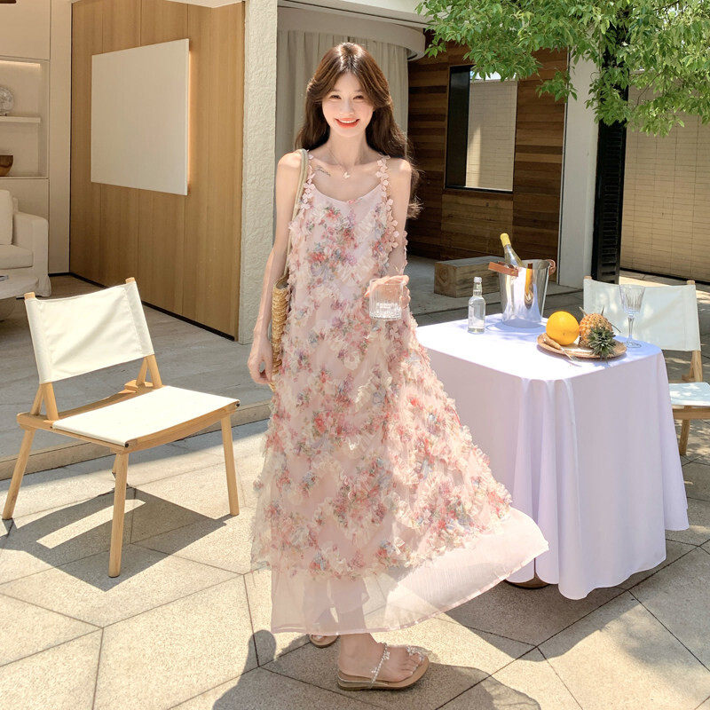 夏季粉色立体花吊带显瘦连衣裙