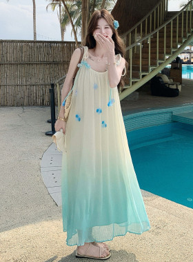 海岛多巴胺明媚蓝色渐变花朵吊带连衣裙子独特绝美度假海边丁达尔