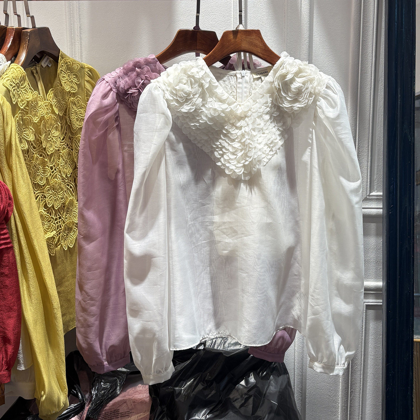 南油2026春季新品女装法式设计感片片拼接立体花朵泡泡长袖衬衫仙,女装/女士精品,衬衫,淘宝优惠券,粉丝福利购,淘宝优惠卷