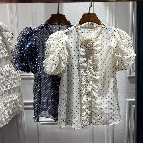 精致泡泡短袖胸前花朵上衣