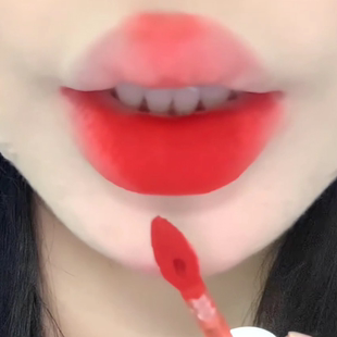 一抹冷艳山楂红~akf唇泥m18正红复古红新年红黄皮显白提气色哑光