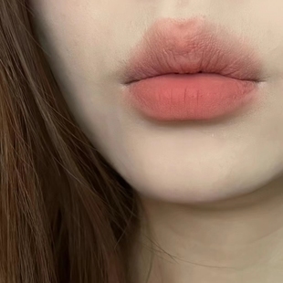 伪素颜纯欲天花板 AKF唇泥m01肉桂赤茶乌龙白桃低保和奶杏色口红