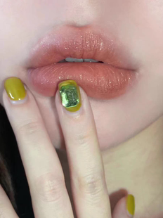 精致富家千金感!girlcult构奇唇釉g62枪林蔷薇蜜桃细闪不沾杯口红