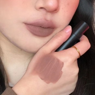 适合轻欧美风玩妆！黑兔唇泥B08半熟乌龙奶咖口棕吃土裸色系口红