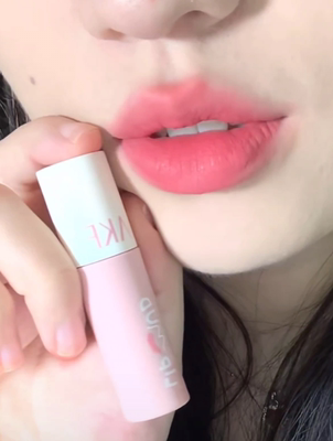 甜嗲牛奶蜜桃粉！akf唇泥m17无花果烤奶低饱和伪素颜嫩妹口红唇釉