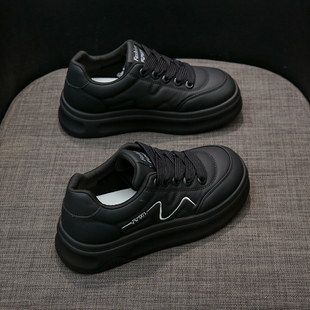 黑色鞋子女款春季2025新款厚底运动板鞋上班不累脚百搭小黑鞋