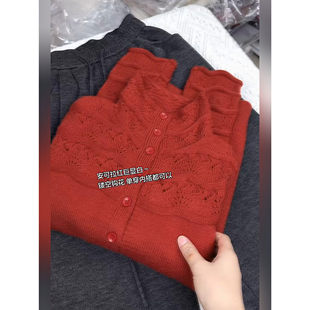 红色多纽扣镂空半高领针织开衫女2026冬季通勤百搭毛衣通勤风上衣