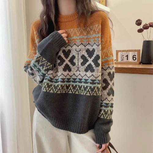 圆领复古图案提花落肩针织毛衣女