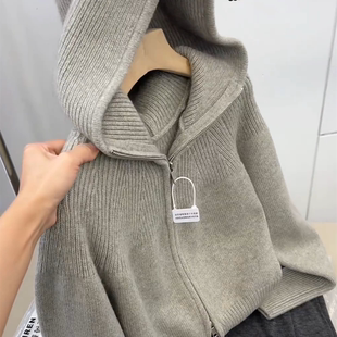 2025秋冬新款慵懒风连帽双拉链针织开衫女灰色宽松高级感毛衣外套